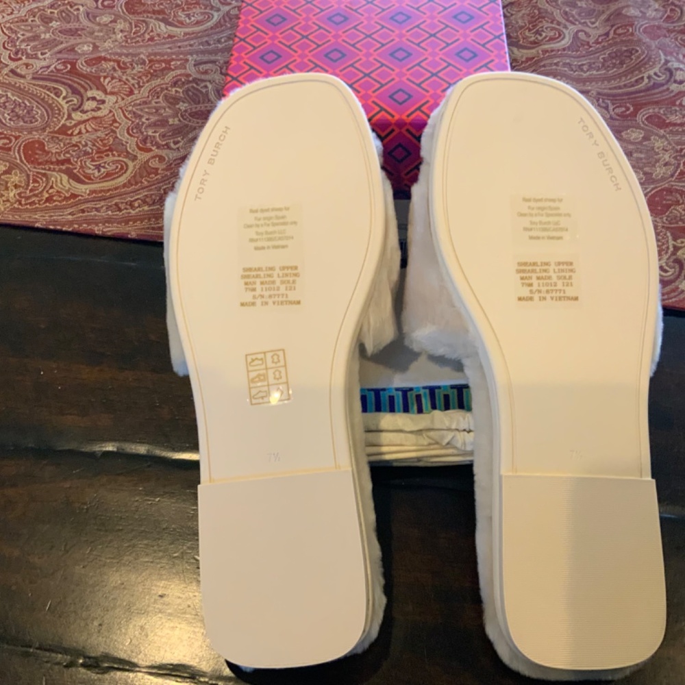 Tory Burch Jeweled Shearling Slide - Buttermilk ,size7.5,BNIB,MSRP$298 Must have - Picture 4 of 5